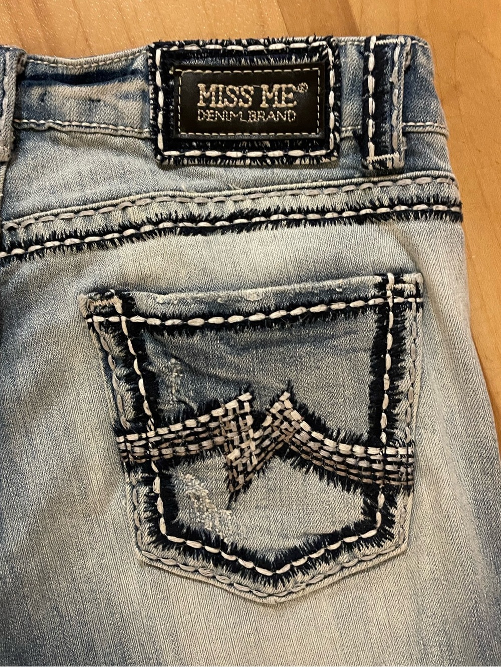 Y2K Miss Me Boyfriend  Ankle Capri Jeans Silver Creek Embellished 29